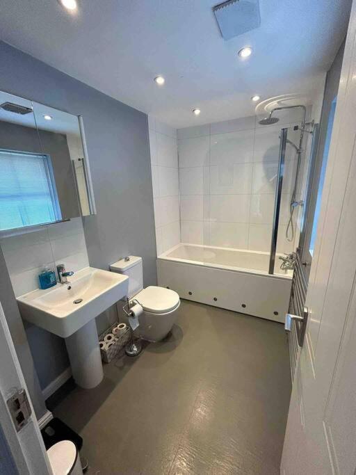 Home In Southsea With Hot Tub, Close To The Sea Portsmouth Dış mekan fotoğraf